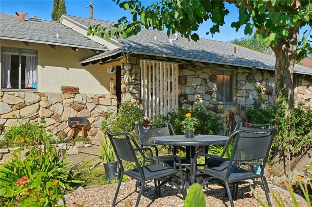 a view of an outdoor sitting area with furniture