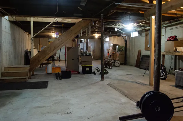 $299,900 | 30 Cottage Street, Fairfield, ME 04937