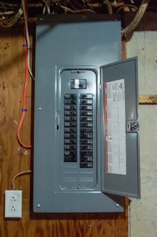 $299,900 | 30 Cottage Street, Fairfield, ME 04937