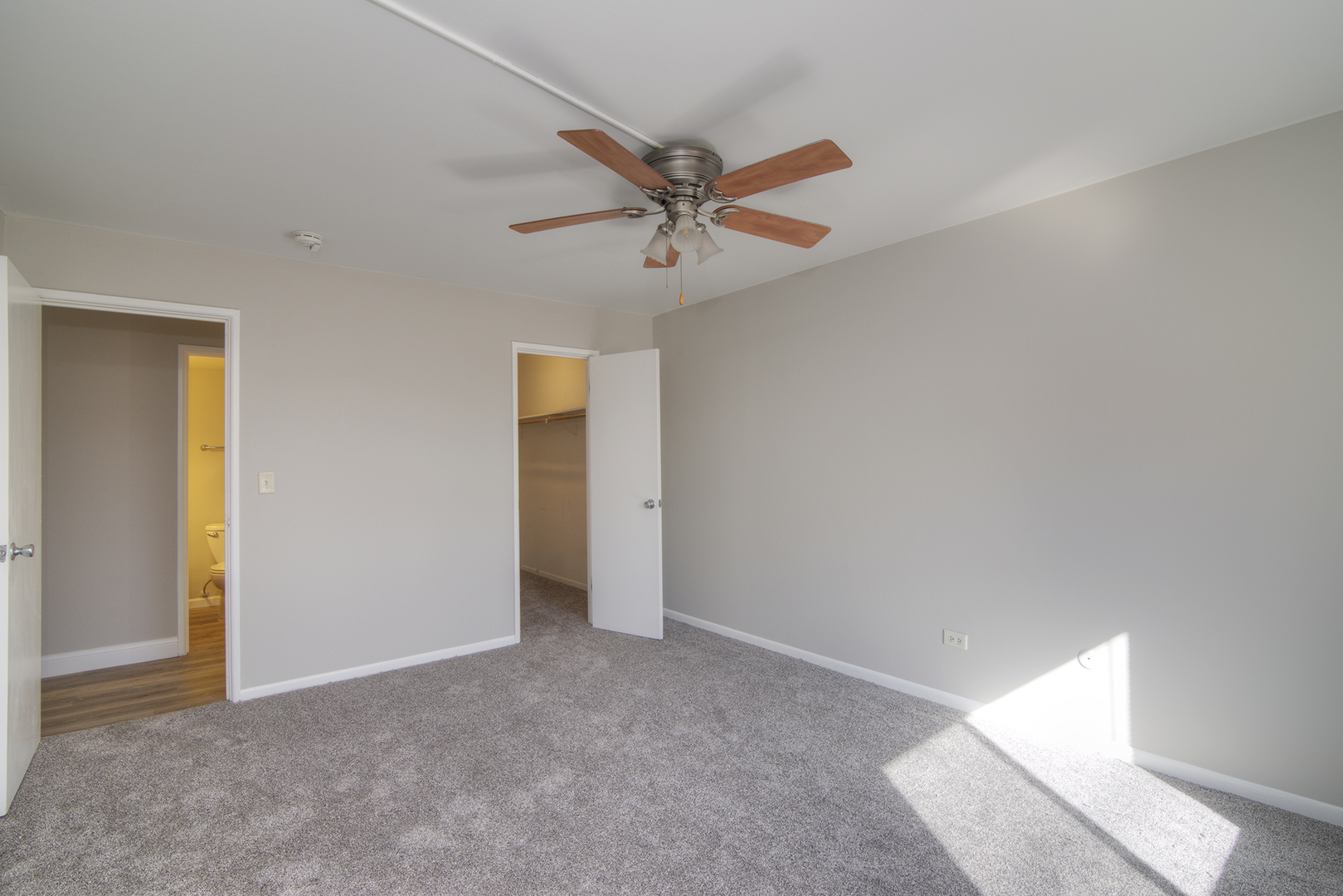 1301 South Finley Road, Unit 204 Lombard, IL 60148 - Photo 18 of 24 an empty room with windows and fan