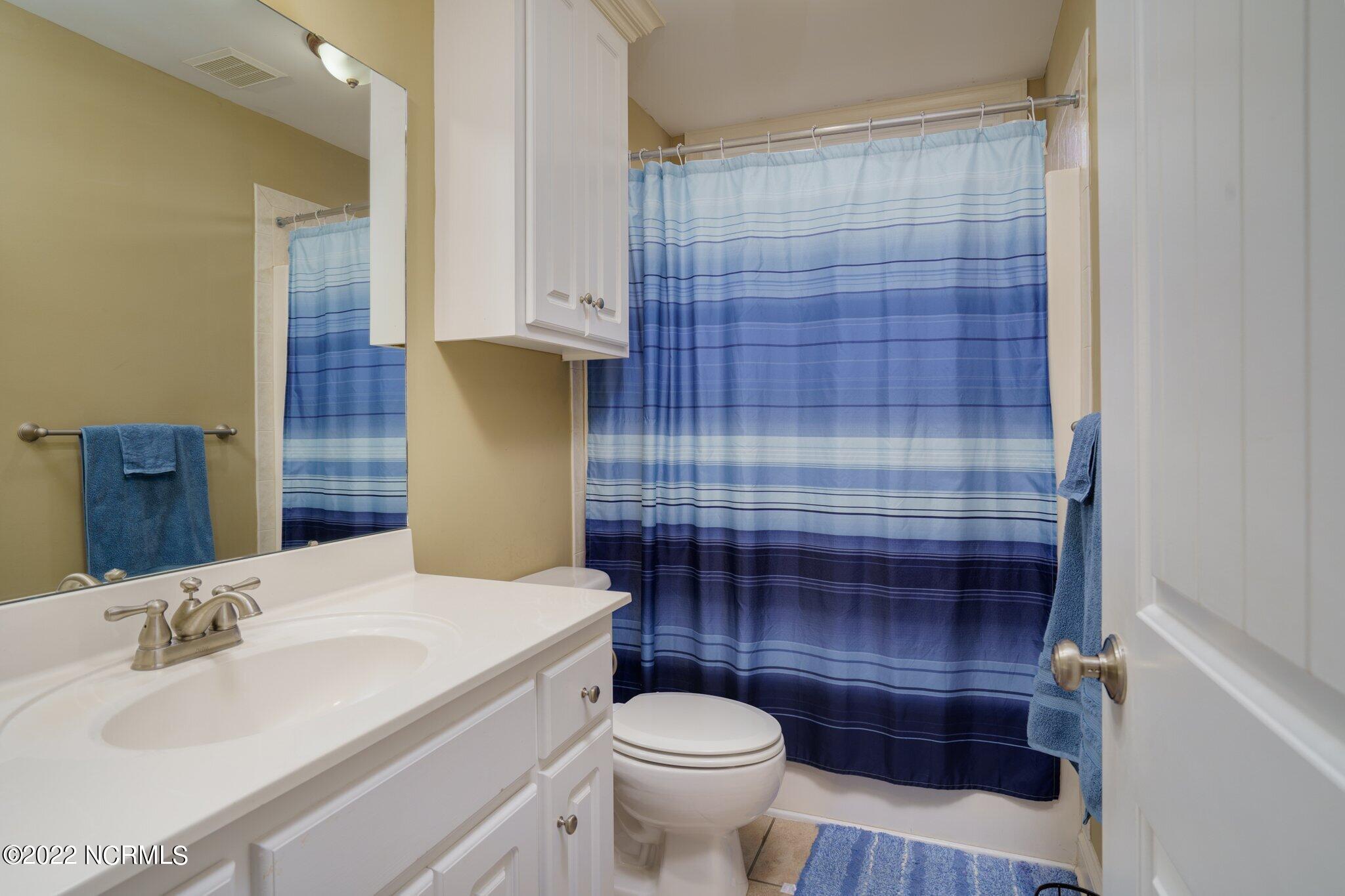 1045 Oak Grove Road Rocky Mount, NC 27804 - Photo 25 of 32 Hall bathroom