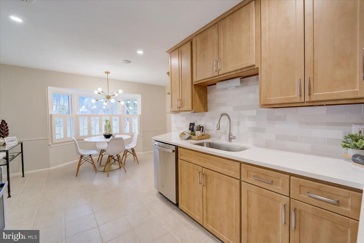 8024 West Point Drive Springfield, VA 22153 - Photo 14 of 55 Maple cabinets with soft-close system