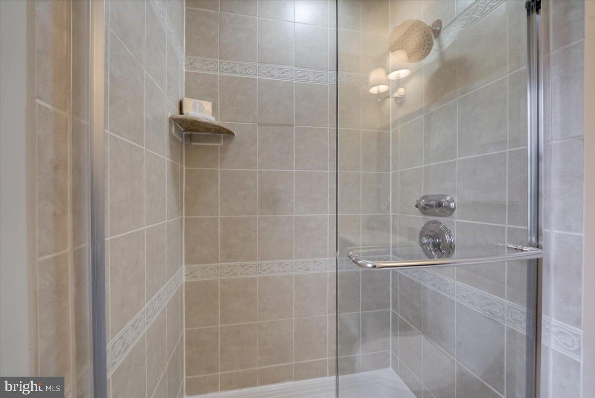 8024 West Point Drive Springfield, VA 22153 - Photo 42 of 55 Primary bath