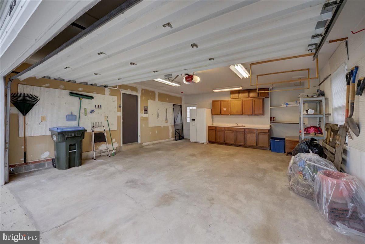 8024 West Point Drive Springfield, VA 22153 - Photo 46 of 55 Double garage