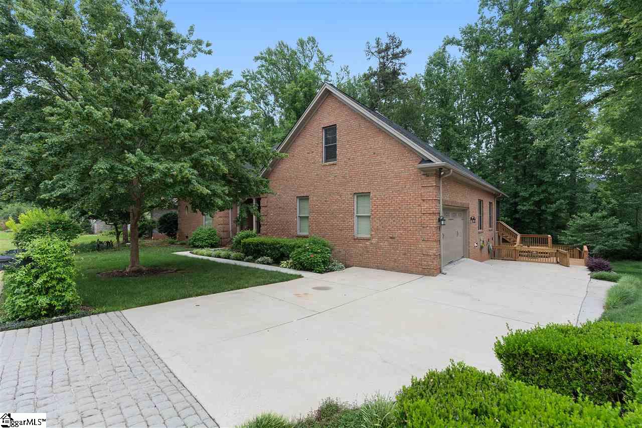 517 Foxcroft Road Greenville, SC 29615 - Photo 4 of 32 Gallery Image 4