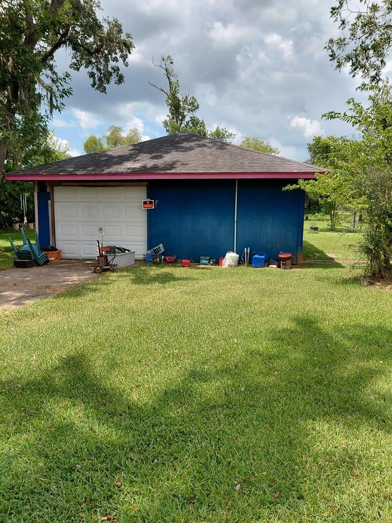 1231 County Road 201A Angleton, TX 77515 - Photo 11 of 26 a house with a yard in front of it