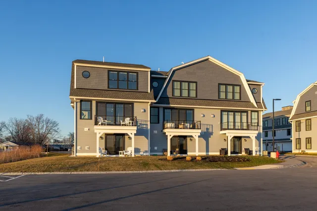 $2,555,555 | 33 Little Bay Drive, Dover, NH 03820