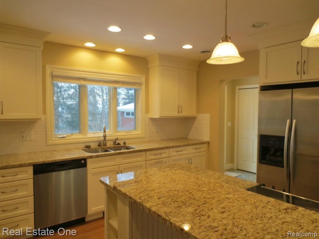 200 Charles Road Rochester, MI 48307 - Photo 2 of 23 Kitchen.jpg