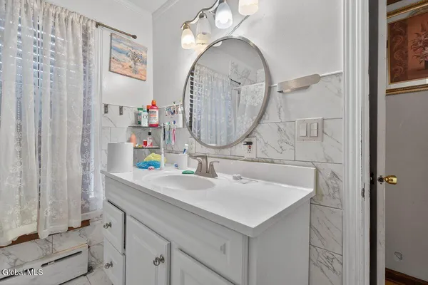 $263,000 | 15 Manchester Road, Schenectady, NY 12304