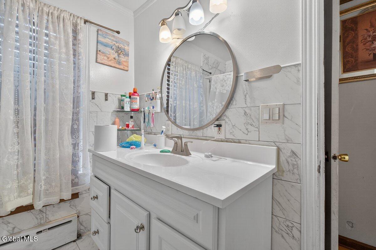 15 Manchester Road Schenectady, NY 12304 - Photo 16 of 23 15 Manchester Rd-11