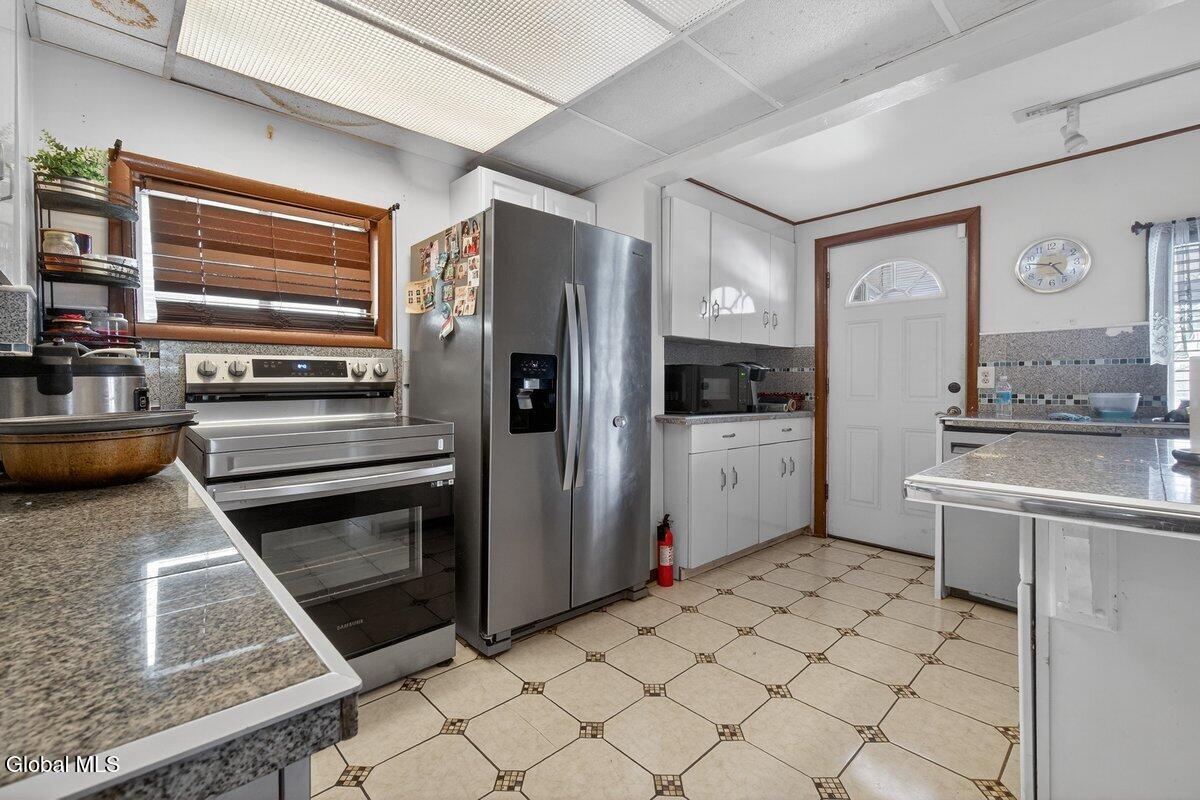 15 Manchester Road Schenectady, NY 12304 - Photo 7 of 23 15 Manchester Rd-3