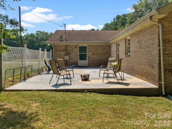 a view of house with outdoor seating space