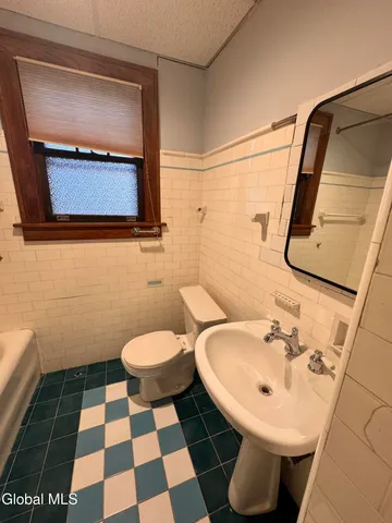 $2,100 | 405 Manning Boulevard, Unit 1, Albany, NY 12206