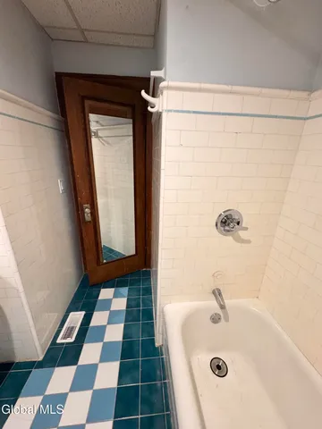 $2,100 | 405 Manning Boulevard, Unit 1, Albany, NY 12206