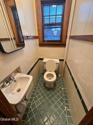 $2,100 | 405 Manning Boulevard, Unit 1, Albany, NY 12206