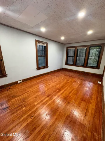 $2,100 | 405 Manning Boulevard, Unit 1, Albany, NY 12206