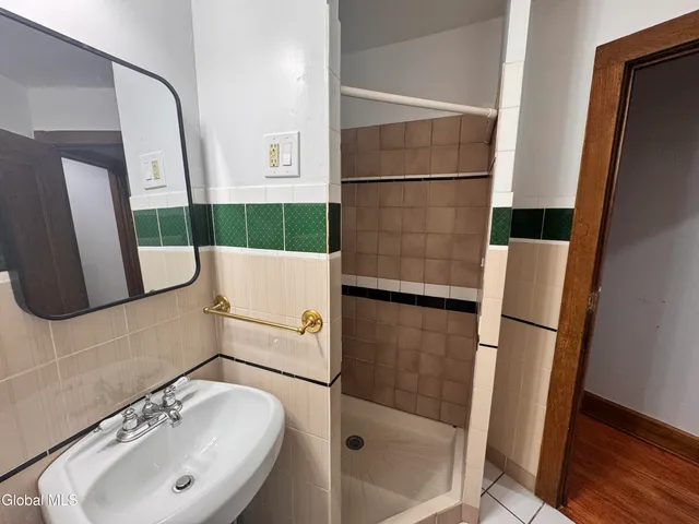 $2,100 | 405 Manning Boulevard, Unit 1, Albany, NY 12206