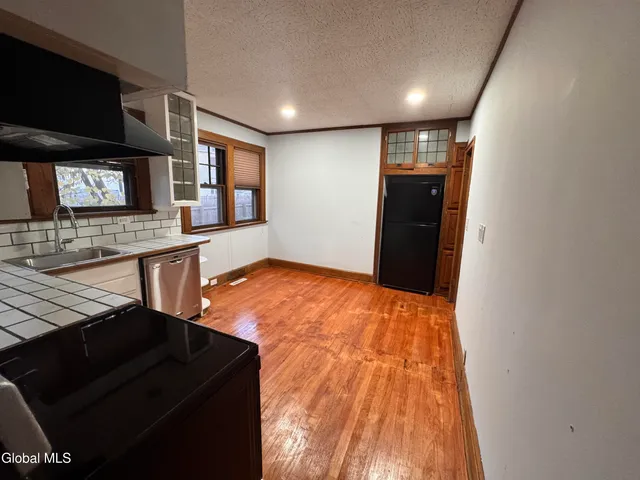 $2,100 | 405 Manning Boulevard, Unit 1, Albany, NY 12206