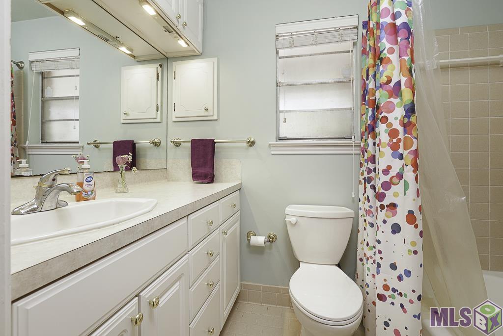 991 Colonial Drive Baton Rouge, LA 70806 - Photo 30 of 35 Primary bathroom