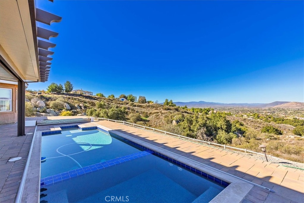 39110 Loren Way Temecula, CA 92592 - Photo 29 of 42 a view of a ocean from a balcony