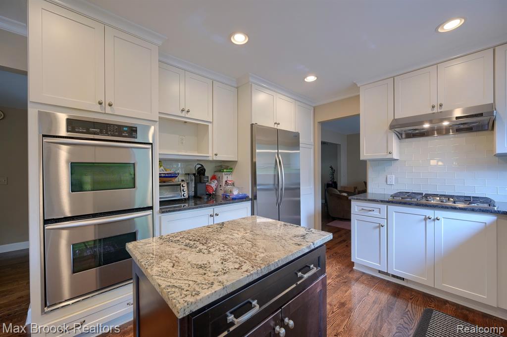 35181 Spring Hill Road Farmington Hills, MI 48331 - Photo 11 of 36