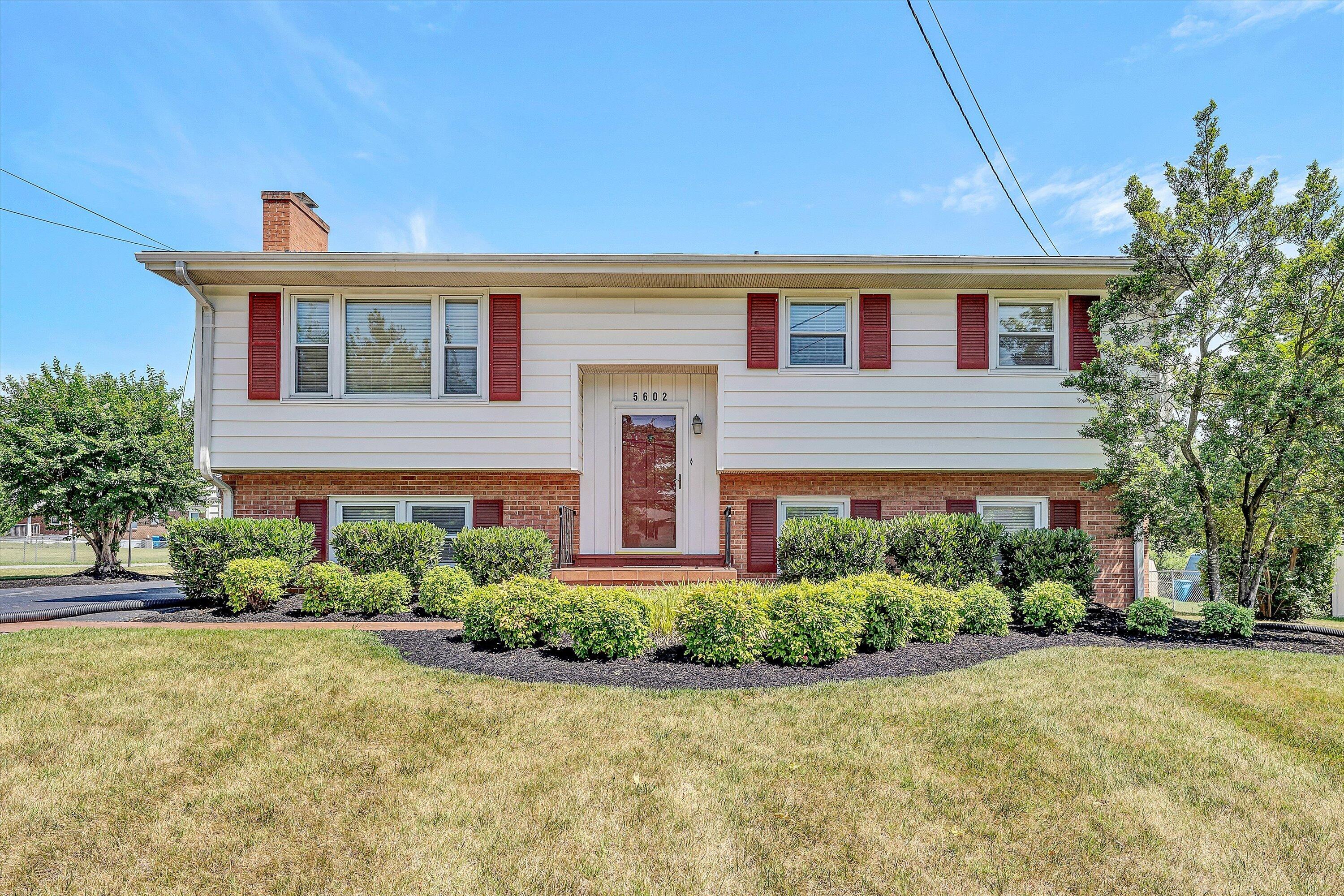 5602 Green Ridge Road Northwest Roanoke, VA 24019 - Photo 2 of 38 02-DSC04357