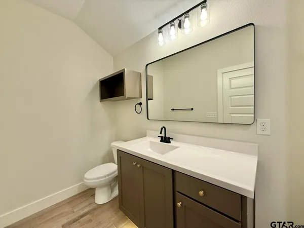 $1,875 | 17422 Crossing Circle, Lindale, TX 75771