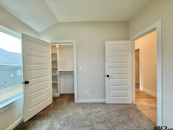 $1,875 | 17422 Crossing Circle, Lindale, TX 75771