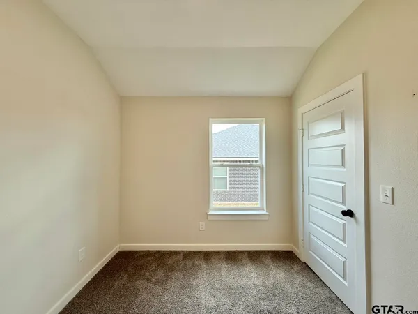 $1,875 | 17422 Crossing Circle, Lindale, TX 75771