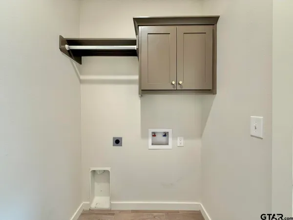 $1,875 | 17422 Crossing Circle, Lindale, TX 75771
