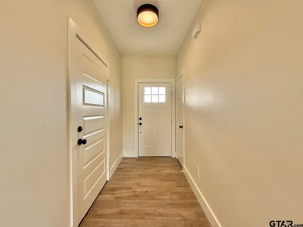 $1,875 | 17422 Crossing Circle, Lindale, TX 75771