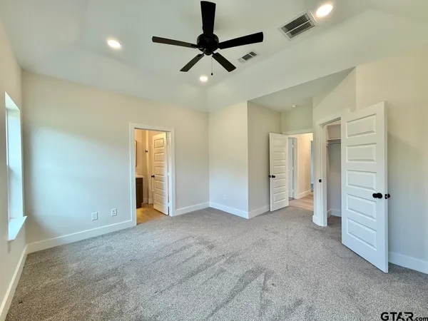 $1,875 | 17422 Crossing Circle, Lindale, TX 75771