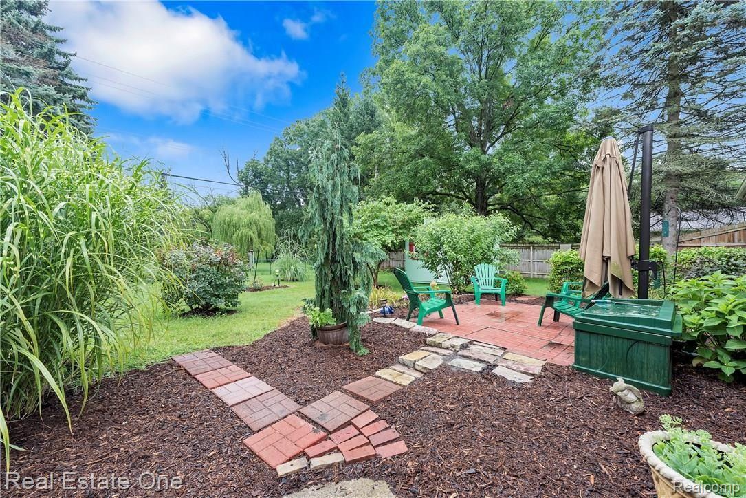 1719 John R Road Rochester, MI 48307 - Photo 24 of 34 1719-John-R-Rd-Rochester-Hills-MI-48307-windowstill-29.jpg