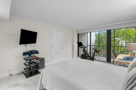 $699,000 | 7768 Lakeside Boulevard, Unit 533, Boca Raton, FL 33434