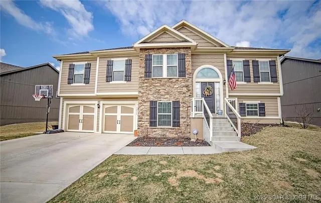 $379,900 | 1210 East 15th Street, Kearney, MO 64060