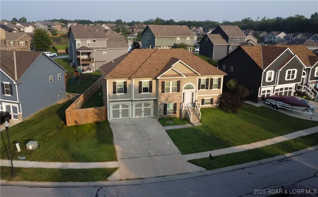 $379,900 | 1210 East 15th Street, Kearney, MO 64060