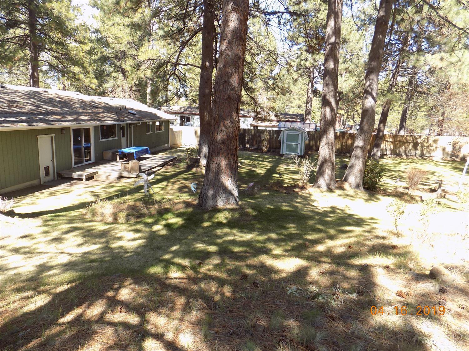 18853 Shoshone Road Bend, OR 97702 - Photo 10 of 25 Entertain in the large back yard complet