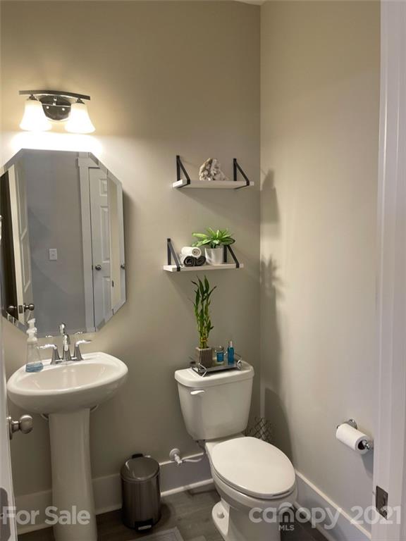 3508 Ritch Avenue Charlotte, NC 28206 - Photo 8 of 33 a bathroom with a toilet a sink and mirror