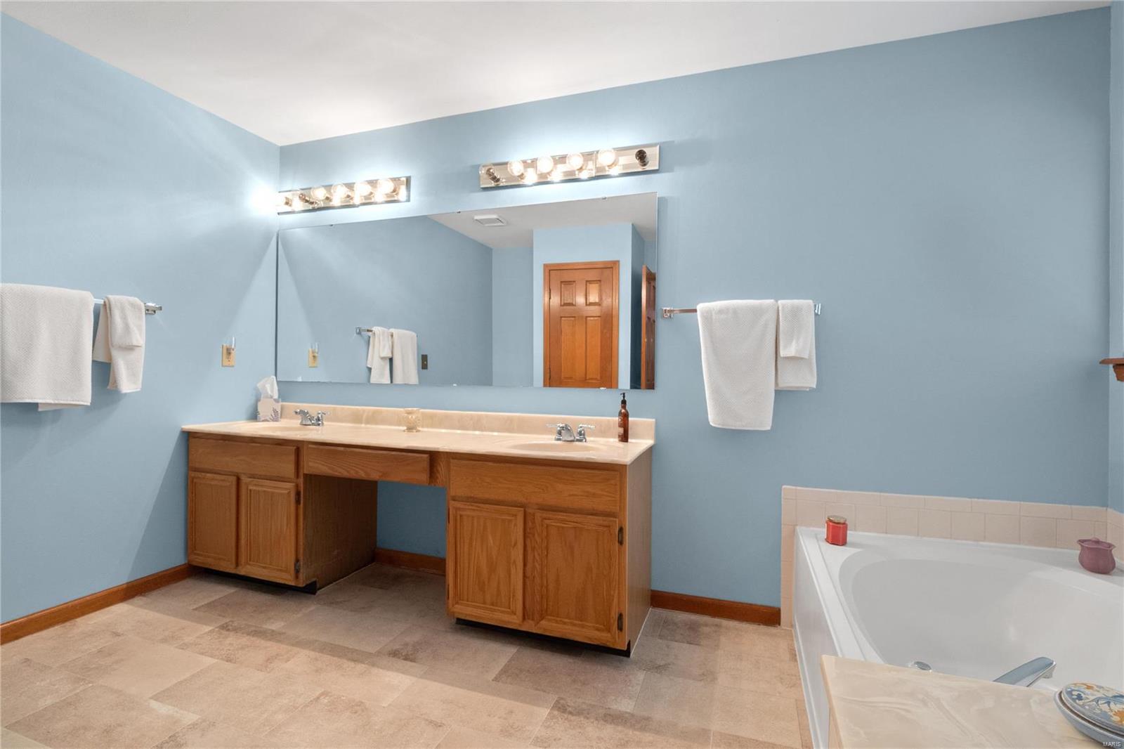 1947 Strawberry Ridge Drive Ballwin, MO 63021 - Photo 13 of 27