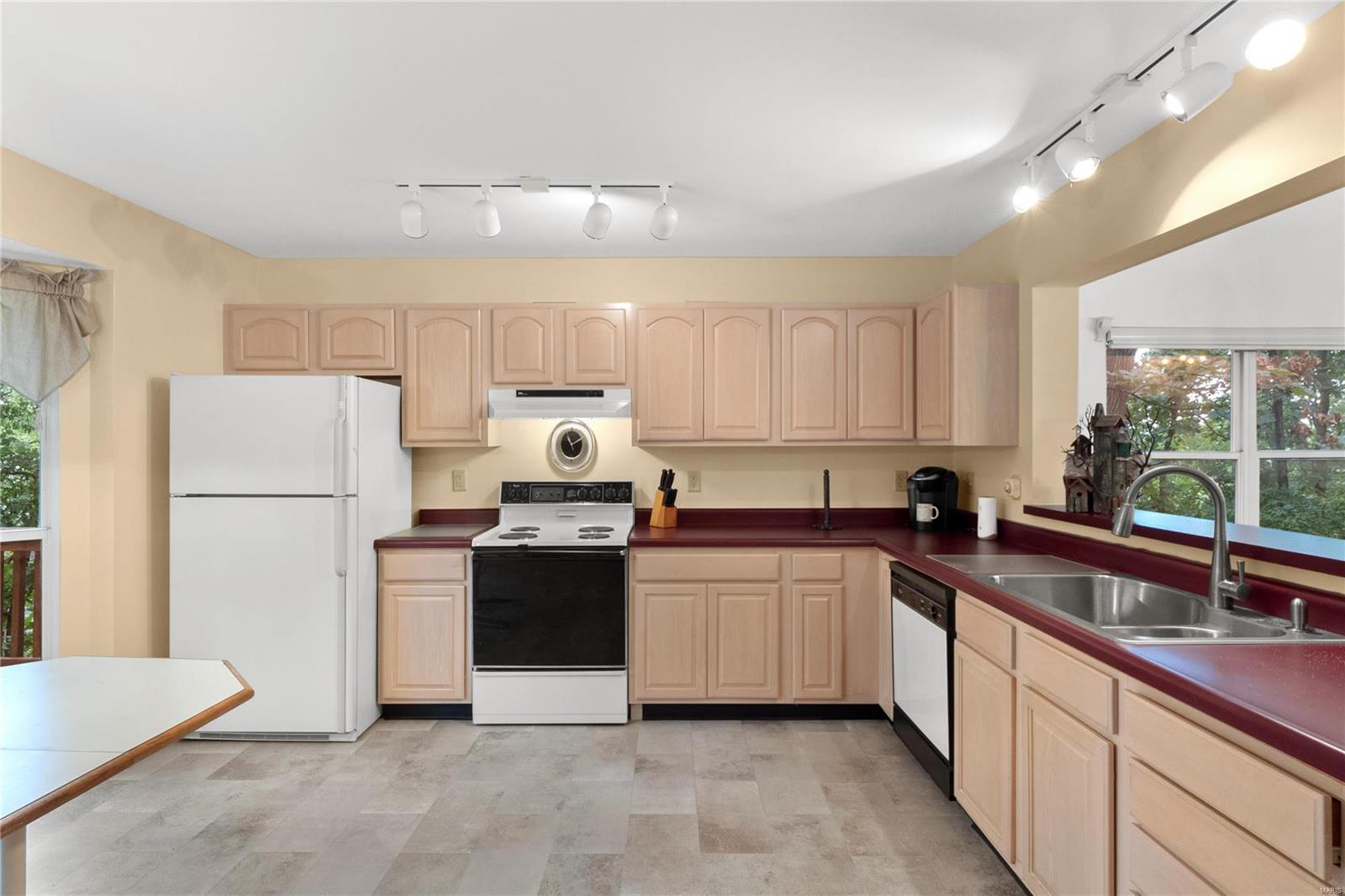 1947 Strawberry Ridge Drive Ballwin, MO 63021 - Photo 7 of 27