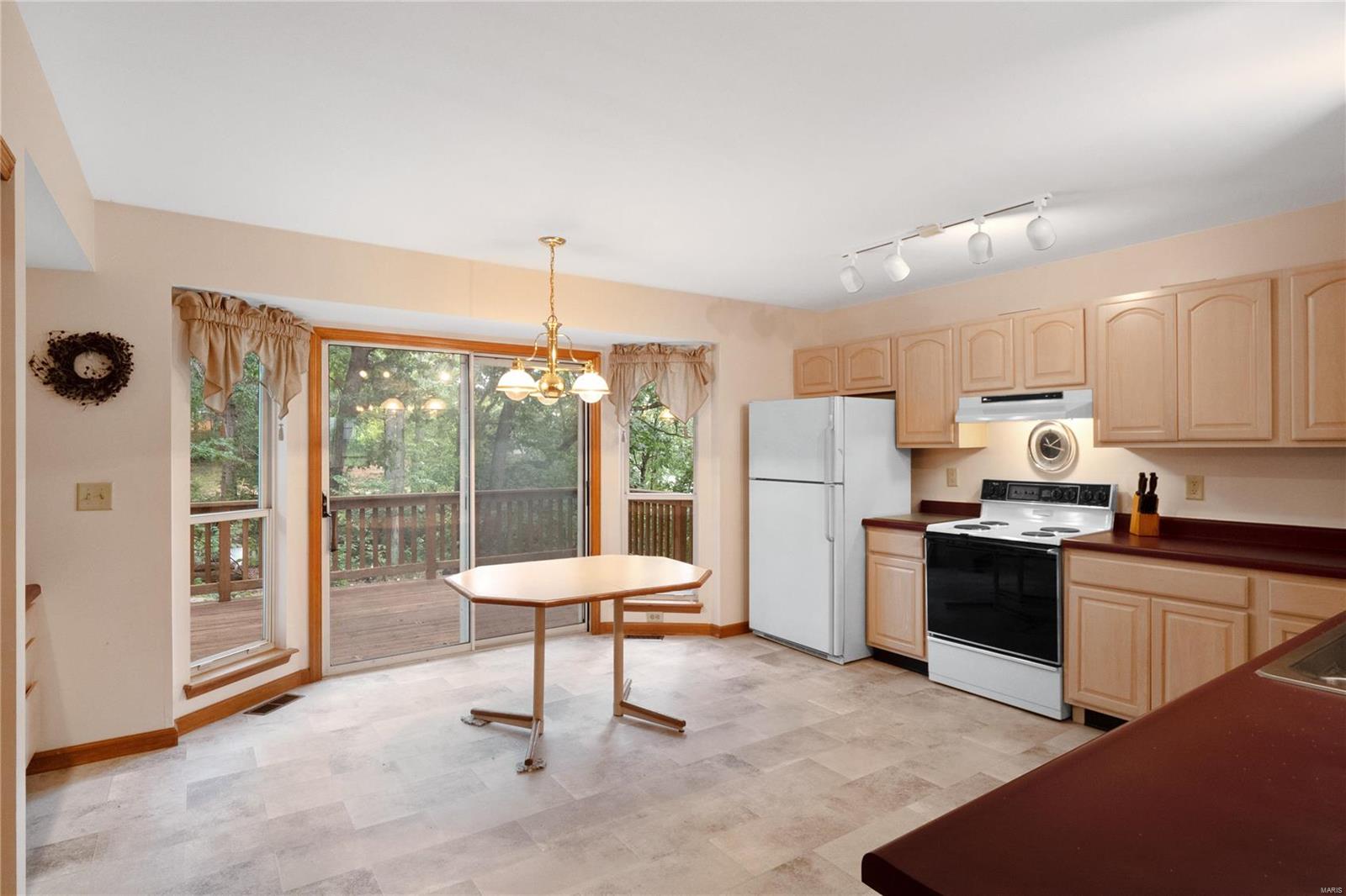 1947 Strawberry Ridge Drive Ballwin, MO 63021 - Photo 8 of 27