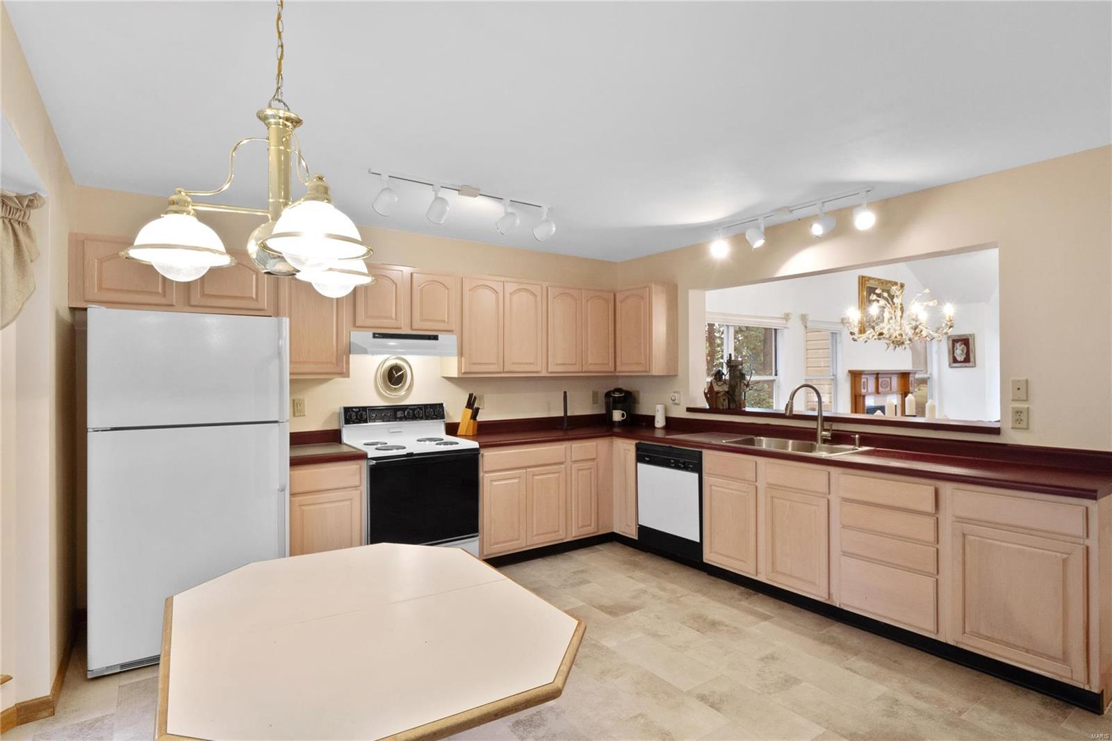 1947 Strawberry Ridge Drive Ballwin, MO 63021 - Photo 9 of 27