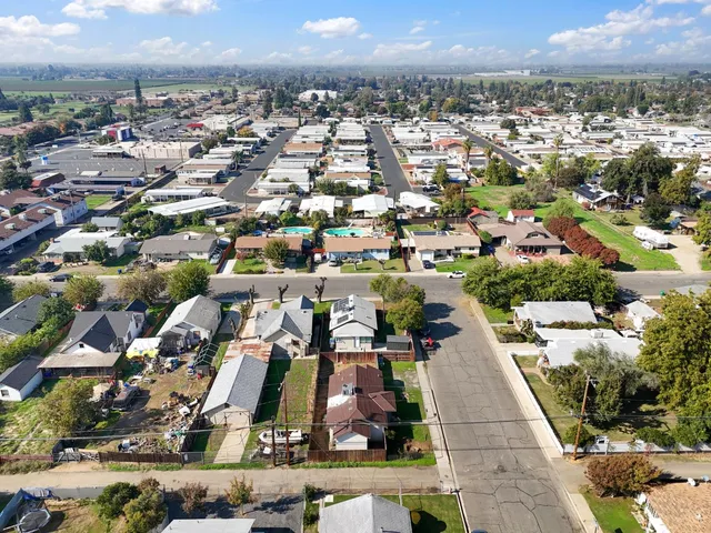 a picture of a bench in front of a wall