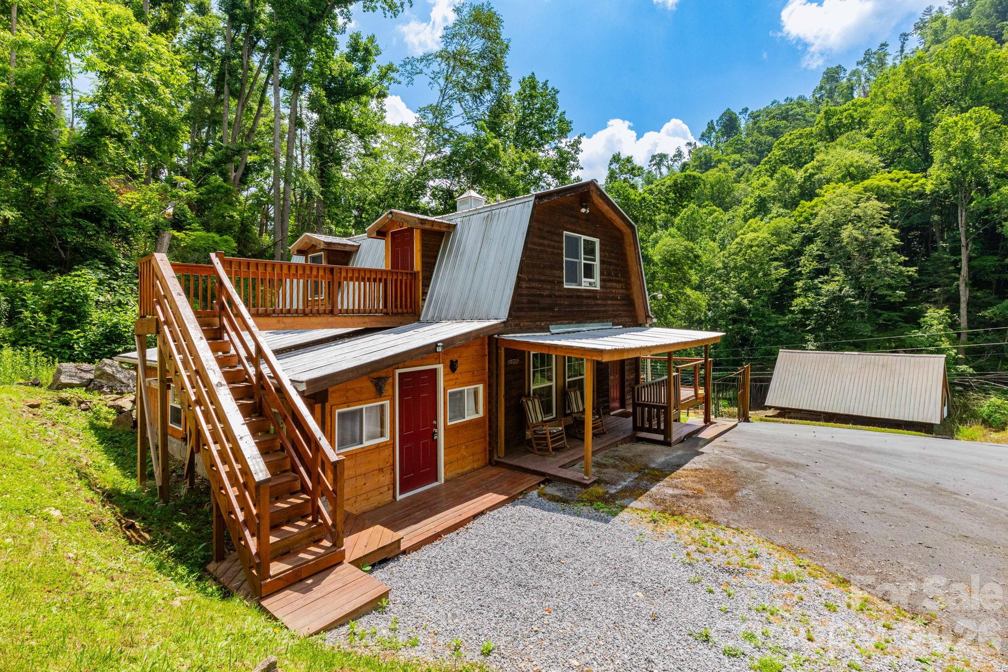 1014 Melton Branch Road Bakersville, NC 28705 - Photo 5 of 45