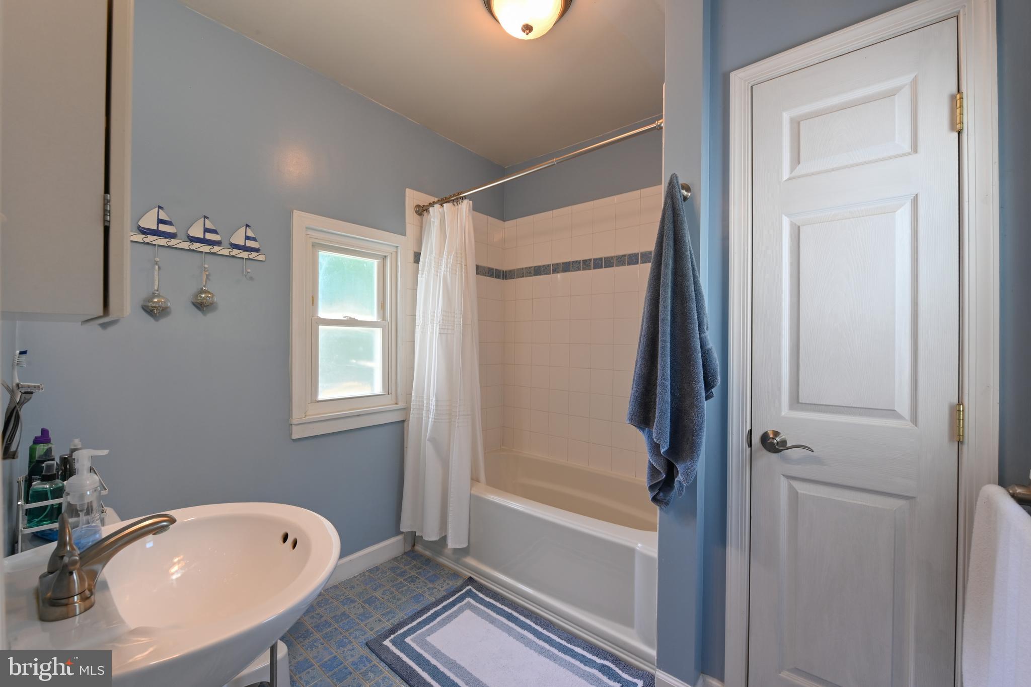 1230 Rock Hill Road Pasadena, MD 21122 - Photo 22 of 69 Main level private full bath