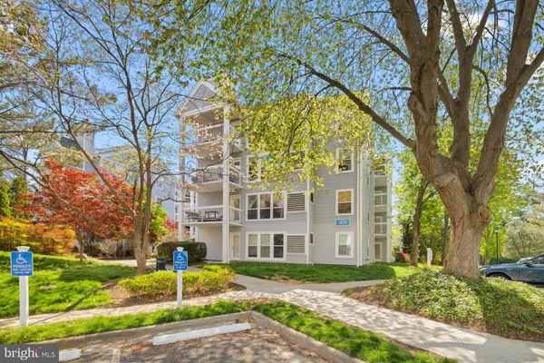 $349,000 | 3179 Summit Square Drive, Unit 2C4, Oakton, VA 22124