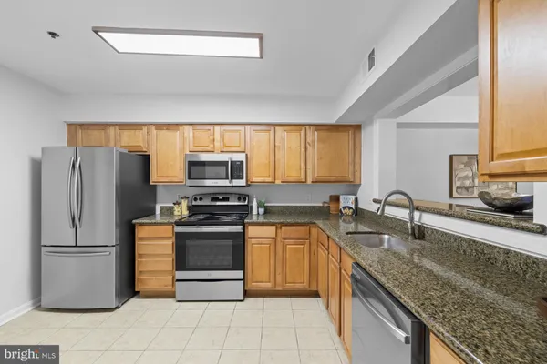 $349,000 | 3179 Summit Square Drive, Unit 2C4, Oakton, VA 22124