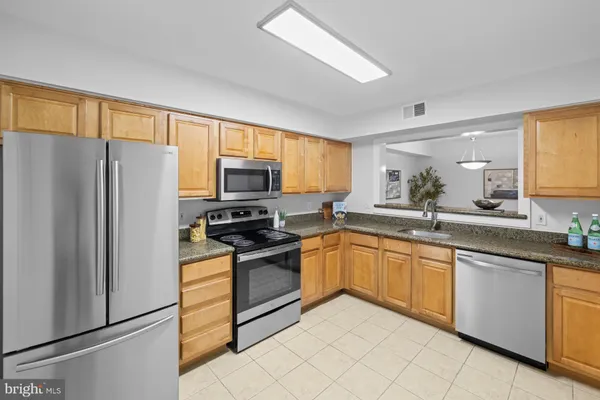 $349,000 | 3179 Summit Square Drive, Unit 2C4, Oakton, VA 22124