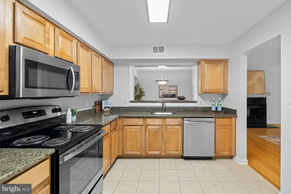 $349,000 | 3179 Summit Square Drive, Unit 2C4, Oakton, VA 22124