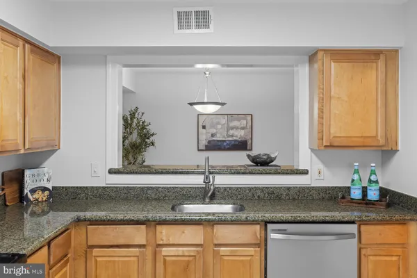 $349,000 | 3179 Summit Square Drive, Unit 2C4, Oakton, VA 22124